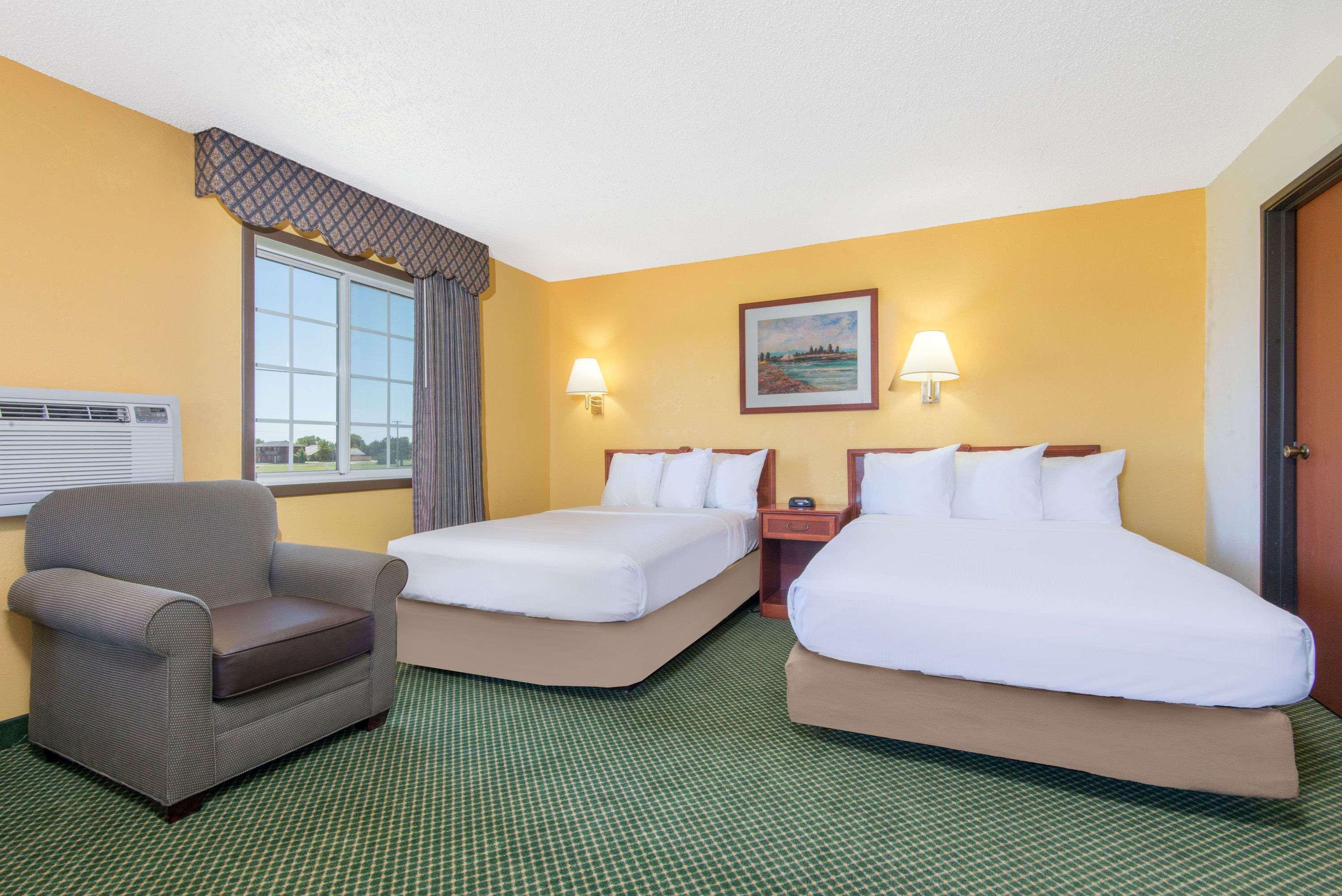 Days Inn By Wyndham Great Bend Exterior foto