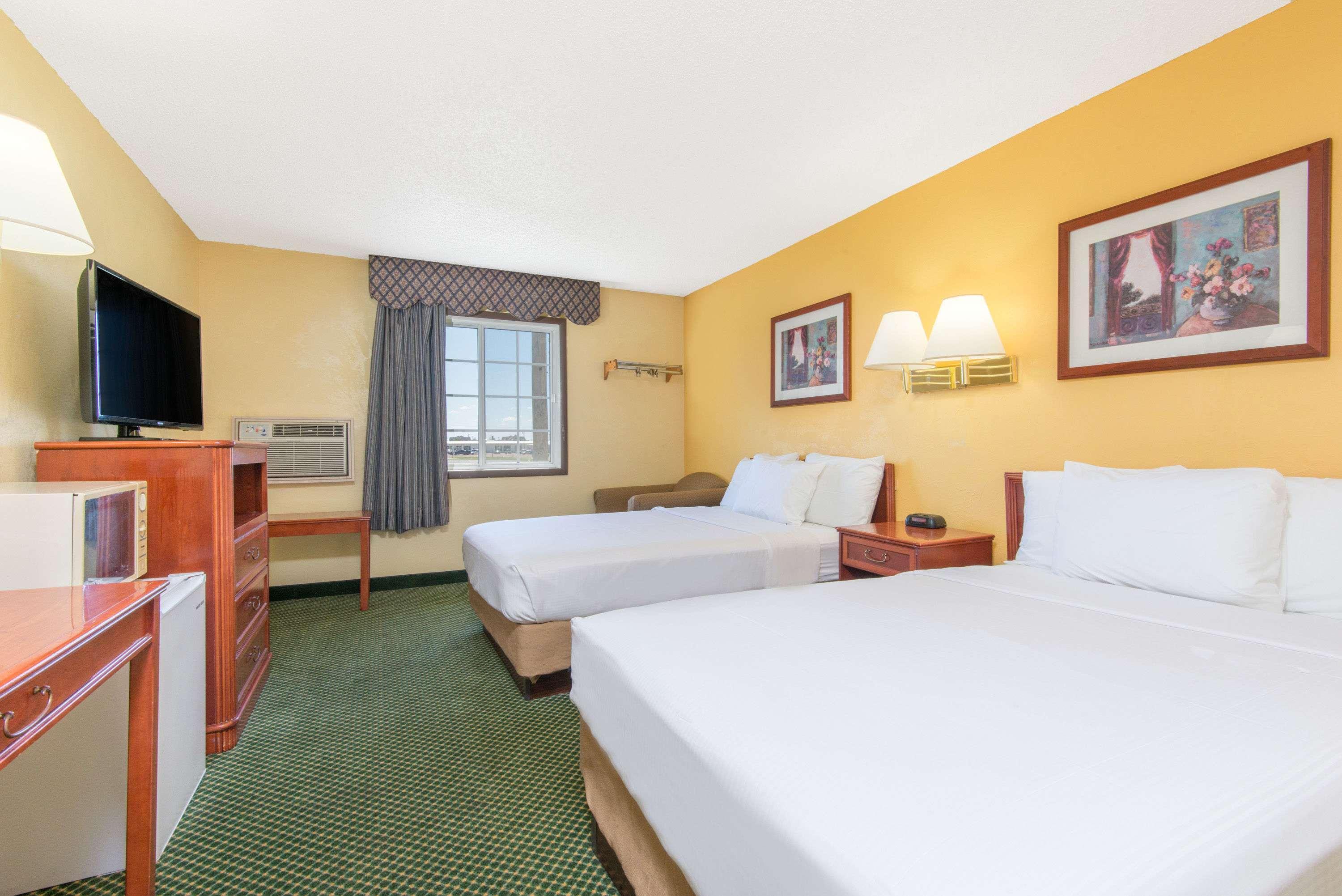 Days Inn By Wyndham Great Bend Exterior foto