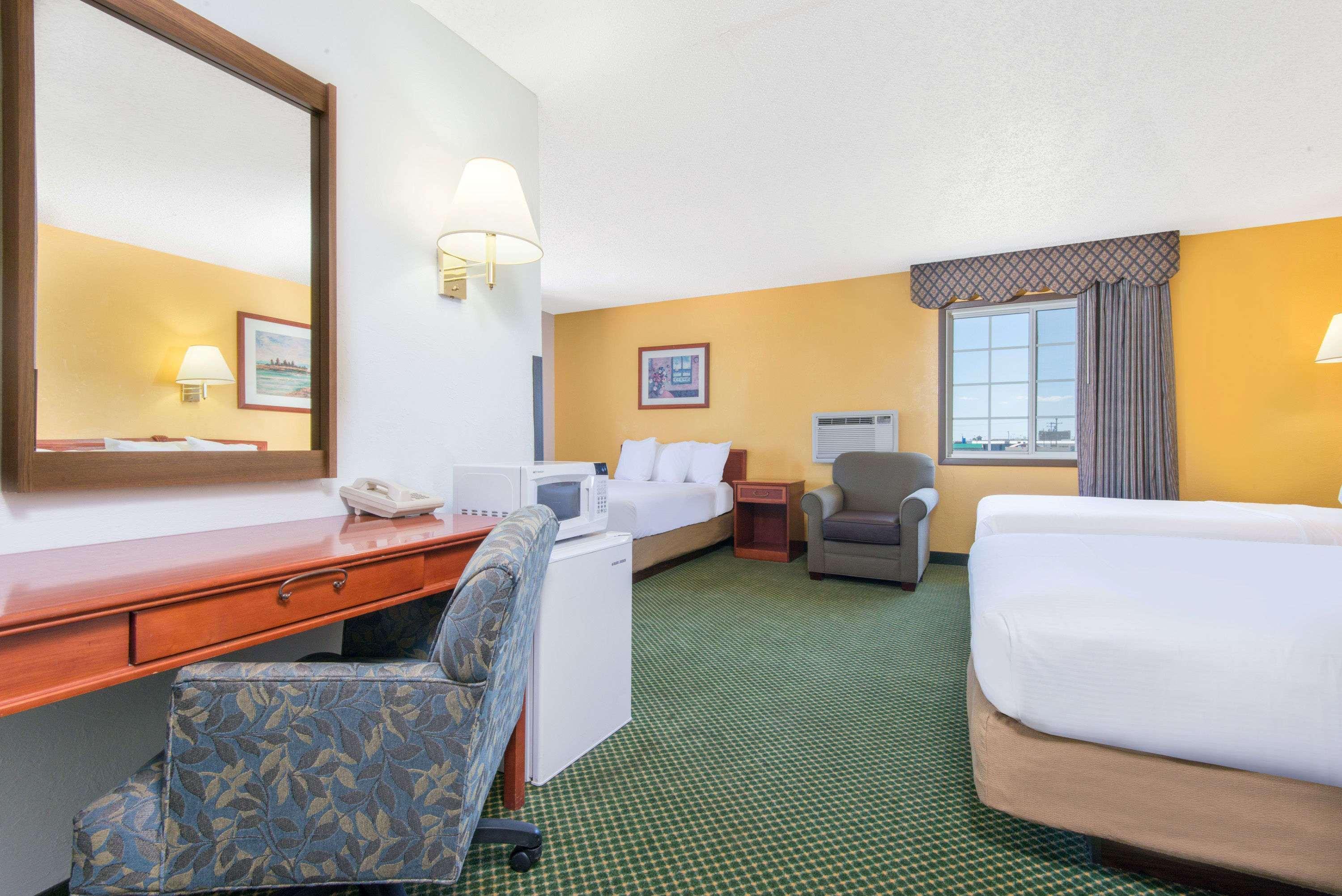 Days Inn By Wyndham Great Bend Exterior foto