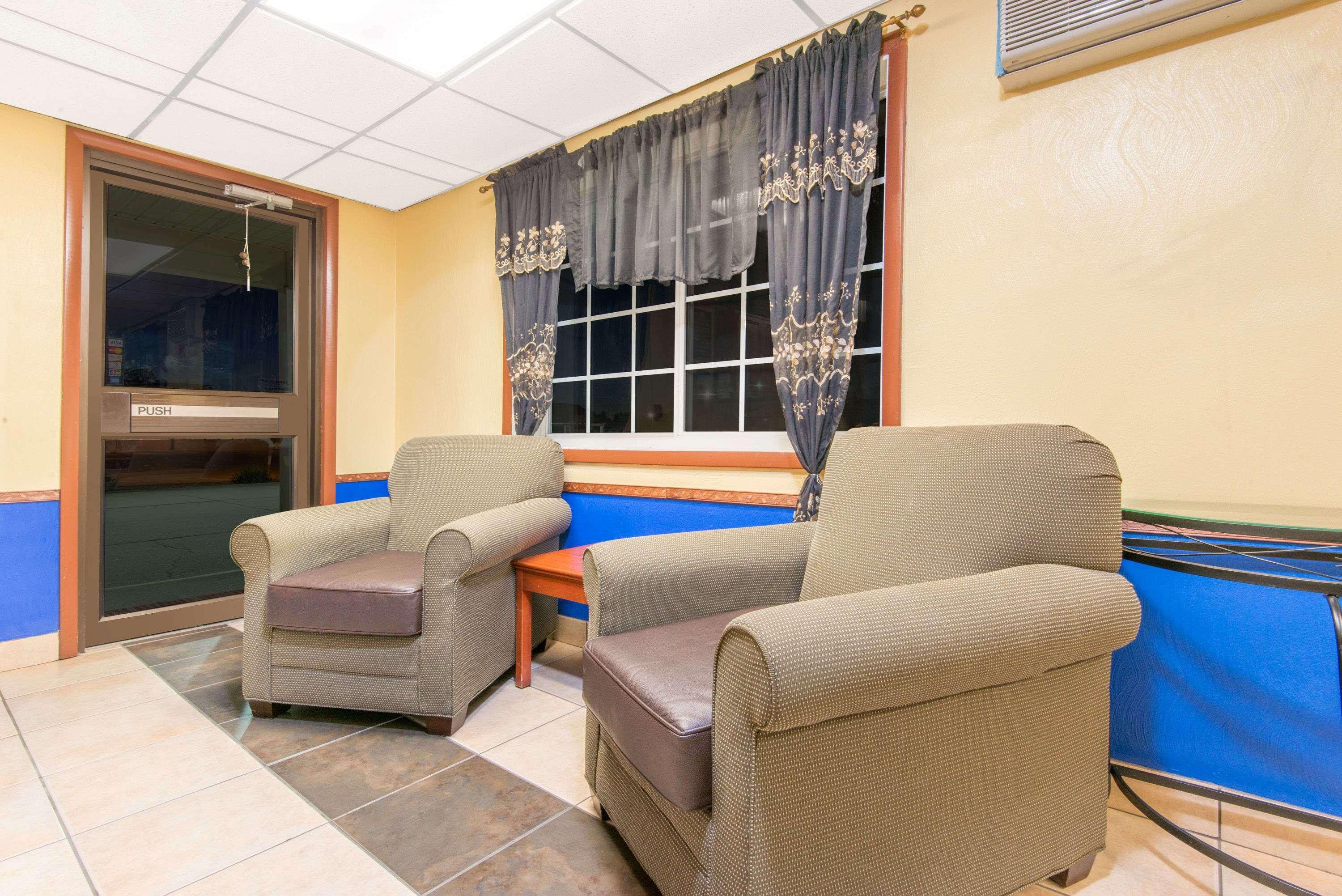 Days Inn By Wyndham Great Bend Exterior foto
