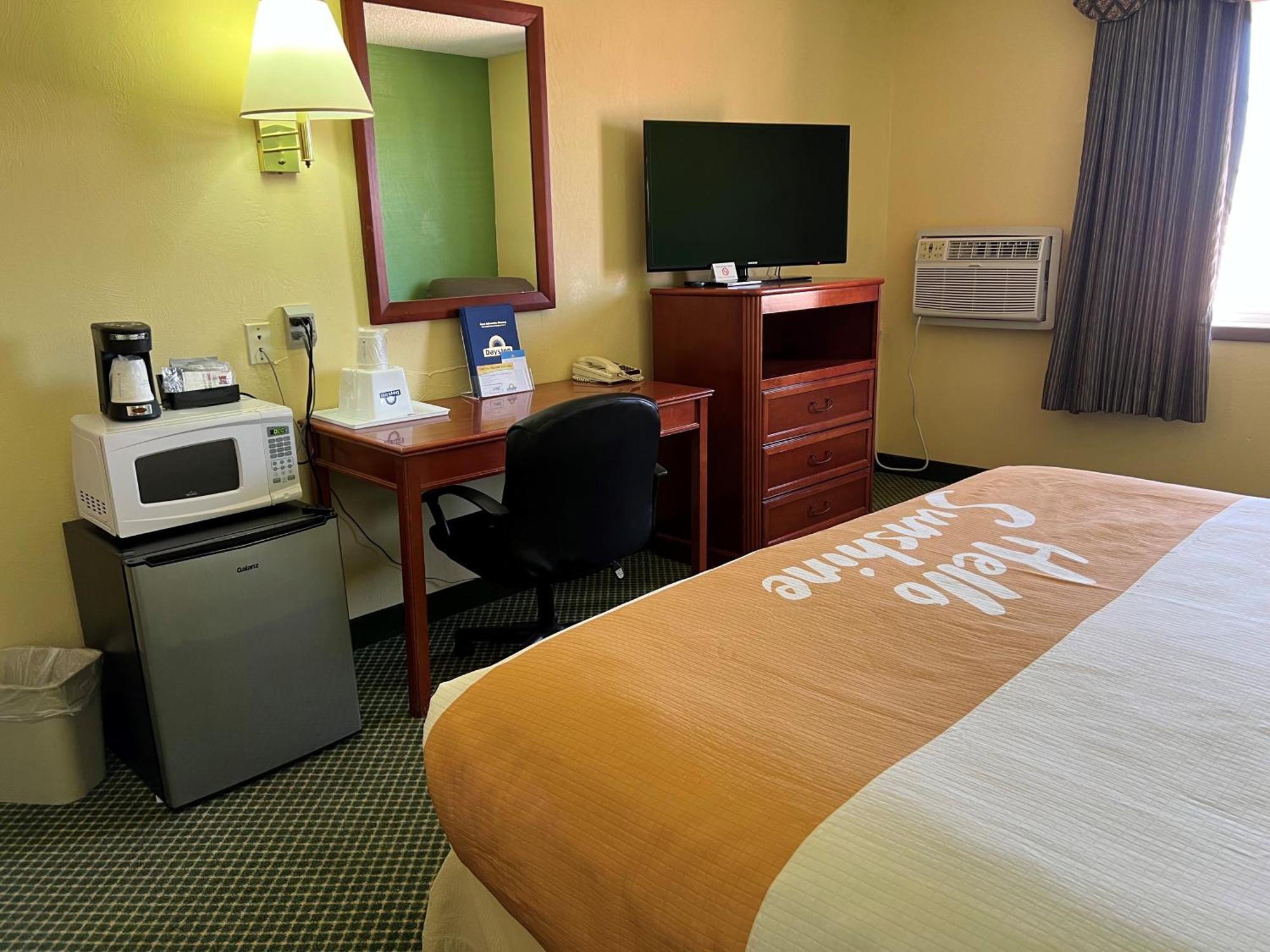 Days Inn By Wyndham Great Bend Exterior foto